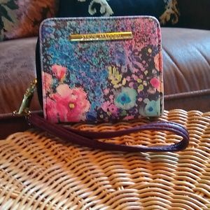 Steve Madden floral wristlet